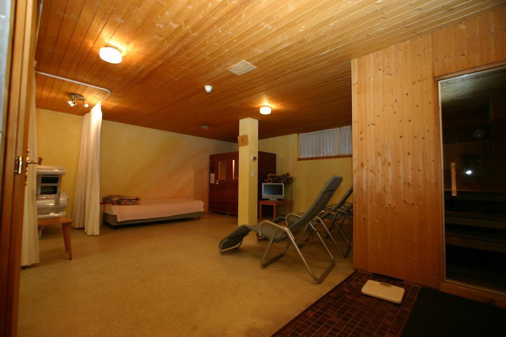מלויאז Hotel Poestli מראה חיצוני תמונה