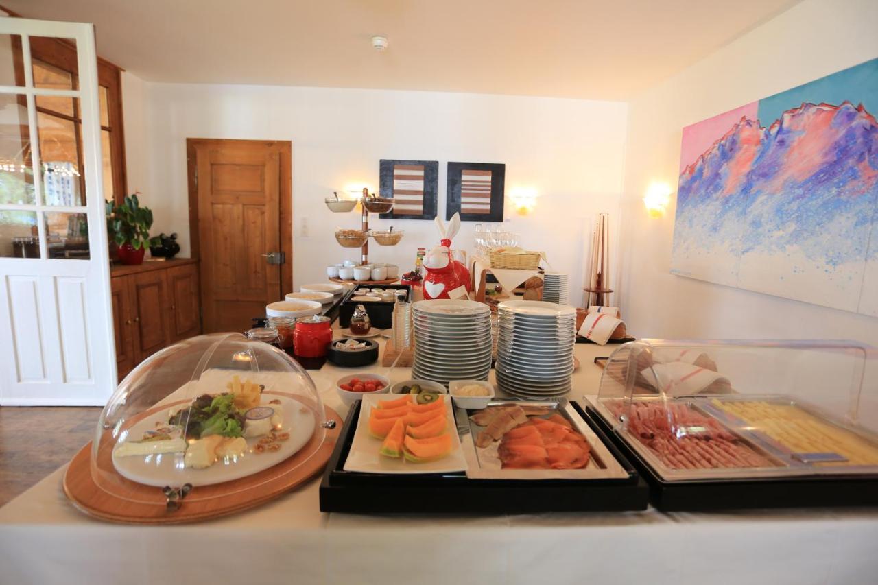 מלויאז Hotel Poestli מראה חיצוני תמונה