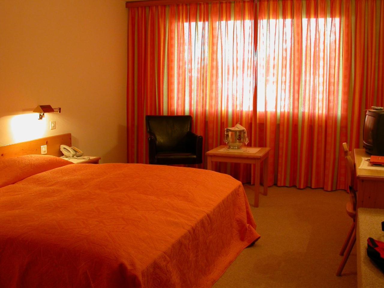 מלויאז Hotel Poestli מראה חיצוני תמונה
